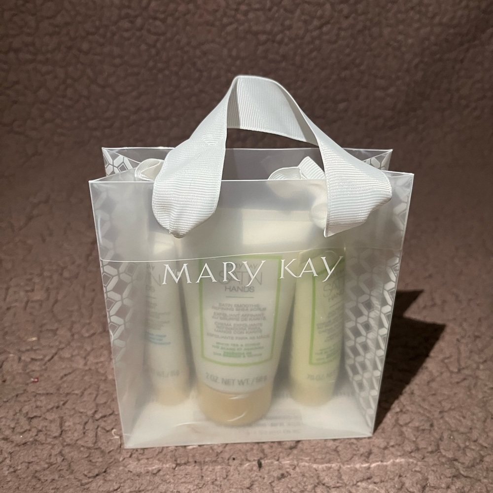 MARY KAY SATIN HANDS PAMPERING SET